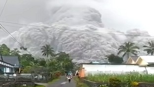 05.12.2021 05:58 Nagła erupcja wulkanu w Indonezji. Ludzie uciekali w panice, ale nie wszyscy przeżyli [WIDEO]