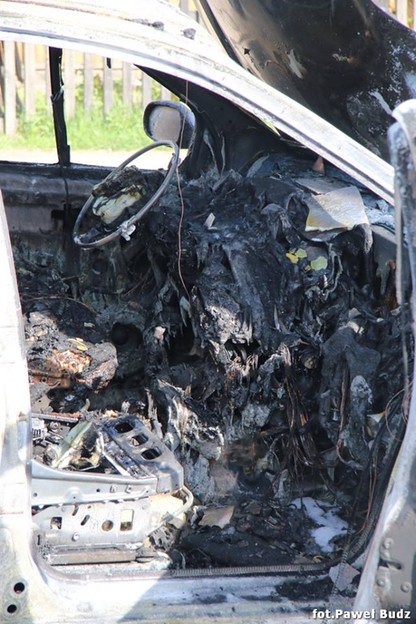 Pożar samochodu w centrum Bukowiny Tatrzańskiej. Został wypalony wrak