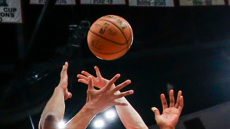 NBA: Warriors przegrali po ekwilibrystycznym rzucie Wade'a