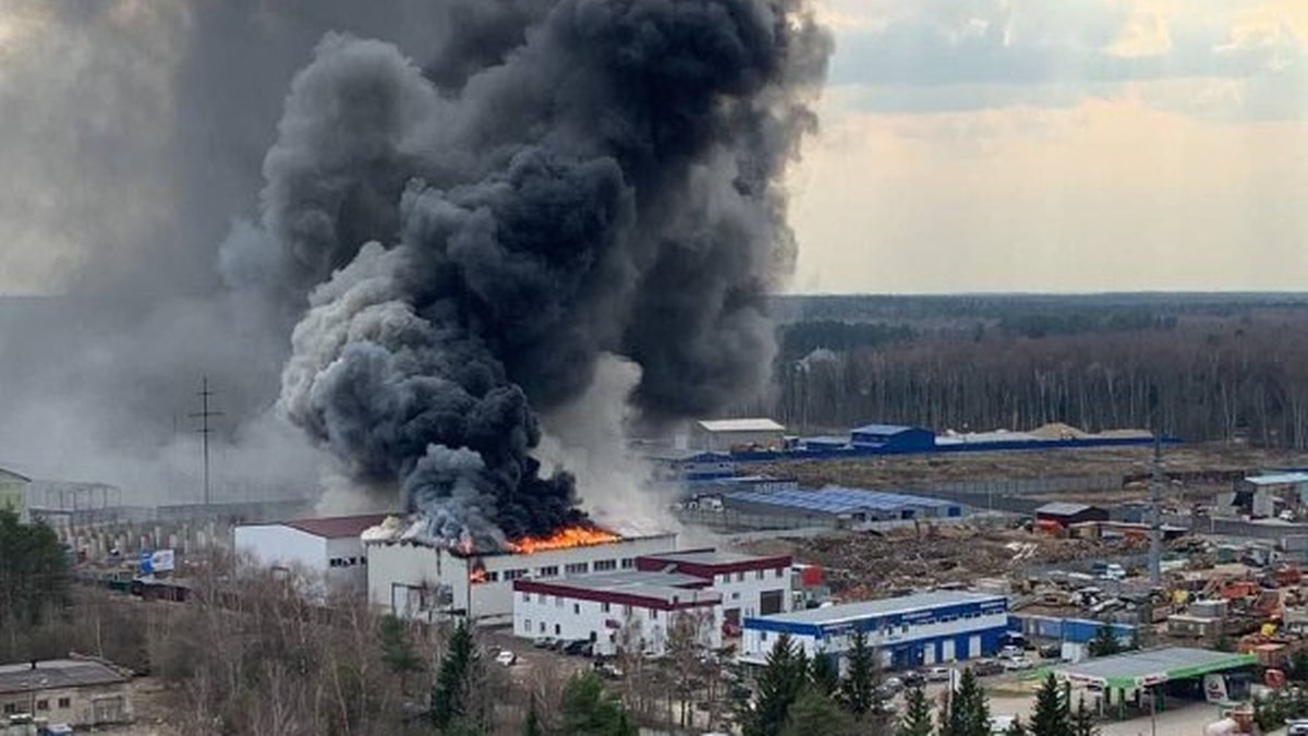 Rosja: Ogromny pożar magazynu pod Moskwą