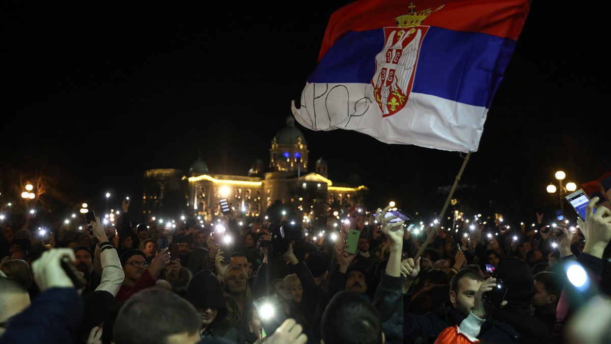 Premier Serbii dziękuje Rosji. W tle szturm na ratusz w Belgradzie