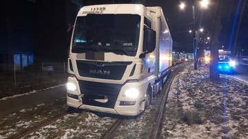 Łódź. Pijany kierowca jechał tirem po torach