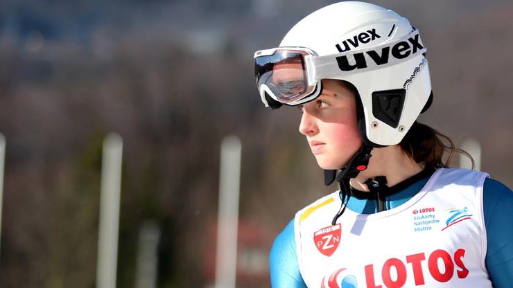 Sara Tajner podczas mistrzostw Polski w skokach narciarskich w 2015 roku
