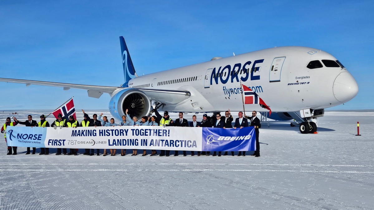 Przełom w lotnictwie. Pierwszy Dreamliner wylądował na Antarktydzie