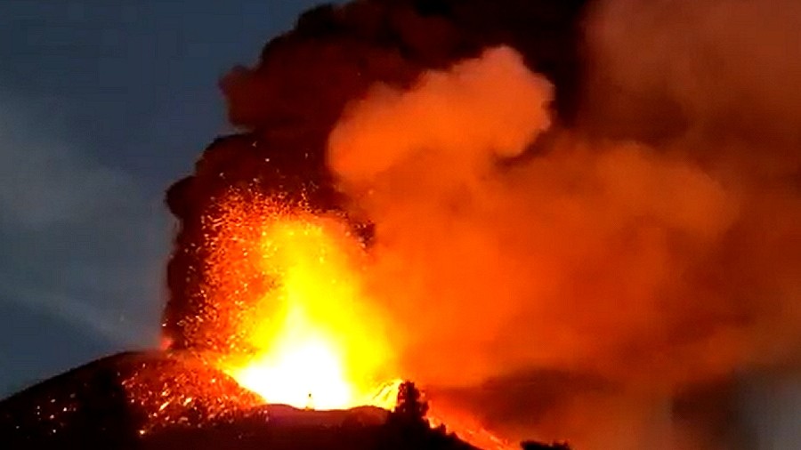 Erupcja wulkanu Cumbre Vieja na Wyspach Kanaryjskich. Fot. INVOLCAN.