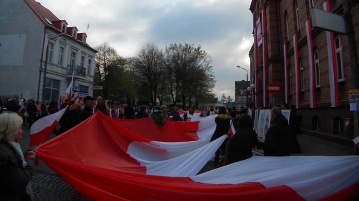 Święto Flagi w Rzepinie. Biało-czerwony korowód na ulicach miasta