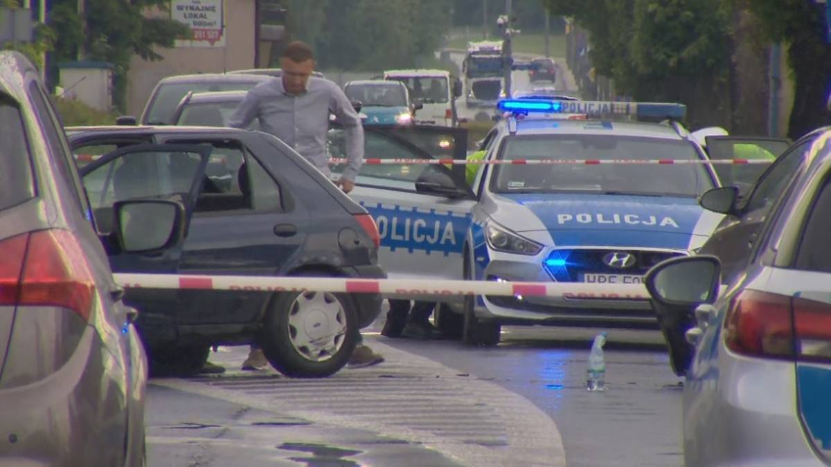 Pościg w Bełchatowie. Policjanci użyli broni. Jedna osoba w szpitalu