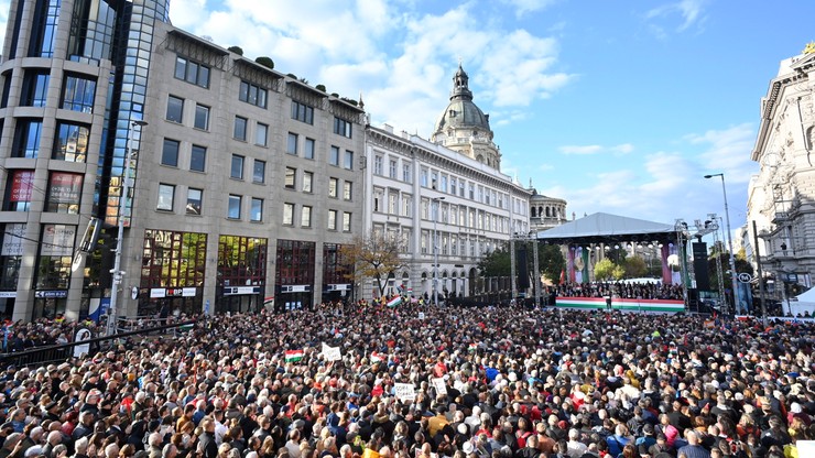 Węgry. Dziesiątki tysięcy osób na prorządowym wiecu