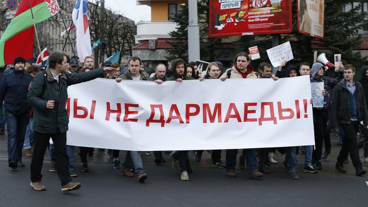 Zatrzymani podczas protestu pracownicy Biełsatu zwolnieni po kilku godzinach