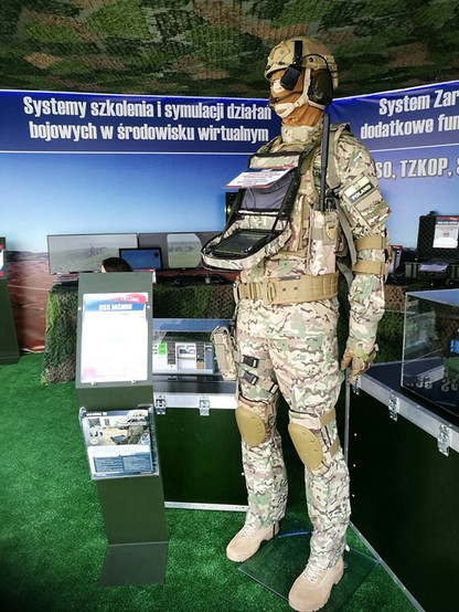 Pokaz sprzętu wojskowego na Międzynarodowym Salonie Przemysłu Obronnego 