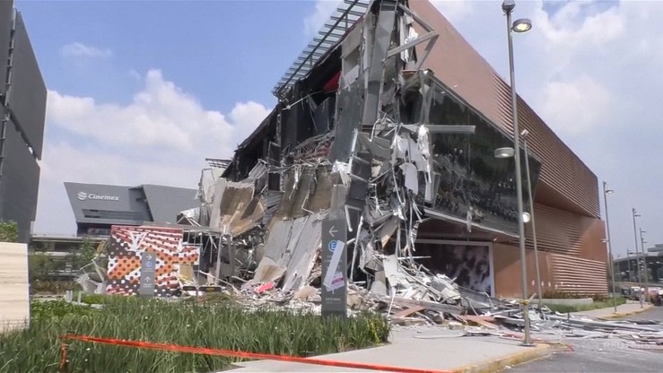 Centrum handlowe w Meksyku runęło jak domek z kart. Klienci i obsługa ewakuowani w ostatniej chwili