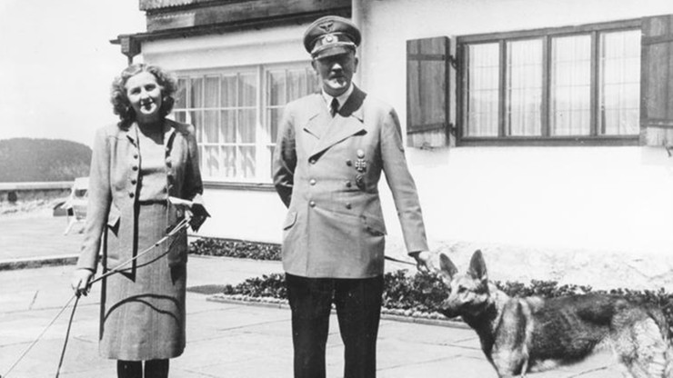 Cylinder Hitlera, suknia Evy Braun, zdobione "Mein Kampf". Kontrowersyjna aukcja