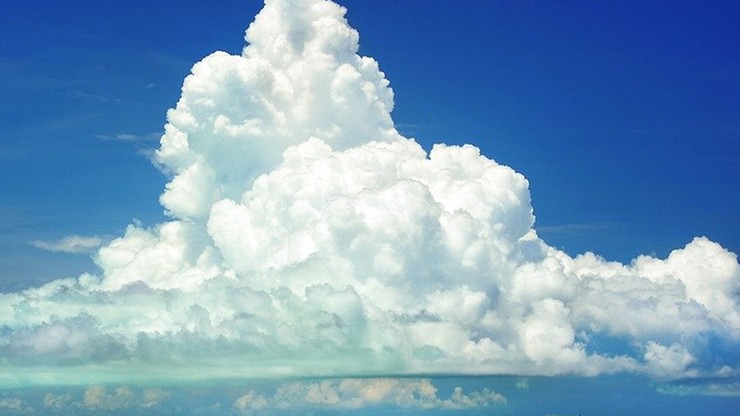 Arabia Saudyjska: rząd zatwierdził program zasiewania chmur, który ma zwiększyć opady