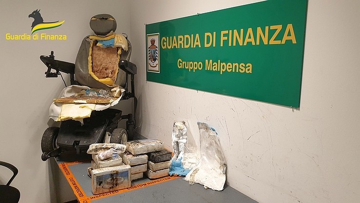 Włochy. Kilkanaście kilogramów narkotyków ukryte w elektrycznym wózku inwalidzkim