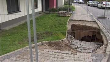 Sześciometrowa dziura w Krakowie. Może zagrozić pobliskim blokom 