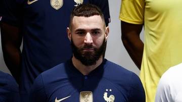 Karim Benzema, francuski piłkarz, w koszulce reprezentacji Francji.
