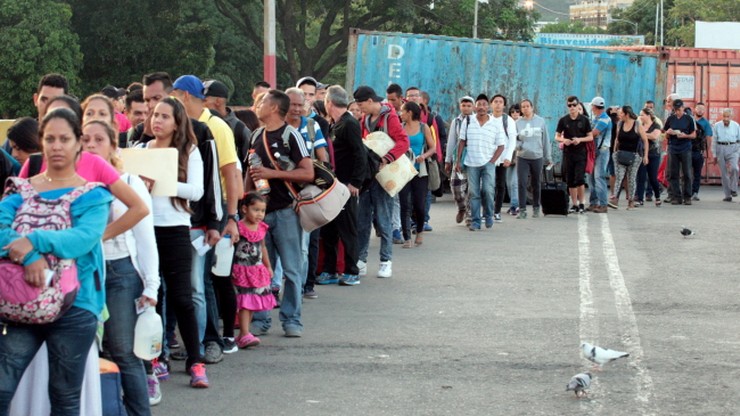 Wenezuelczycy szturmują granicę z Kolumbią. Była zamknięta przez cztery miesiące