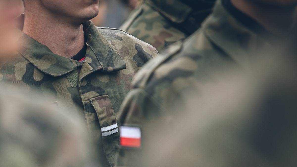 Obowiązkowa służba wojskowa powinna wrócić? Polacy zabrali głos