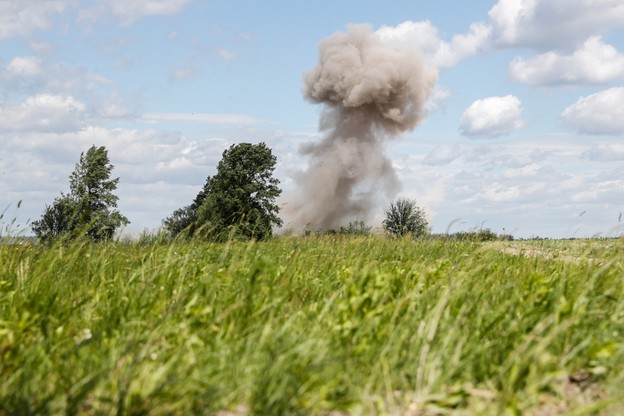 Przeprowadzona przez saperów detonacja niewybuchów w okolicach Borodzianki w obwodzie kijowskim