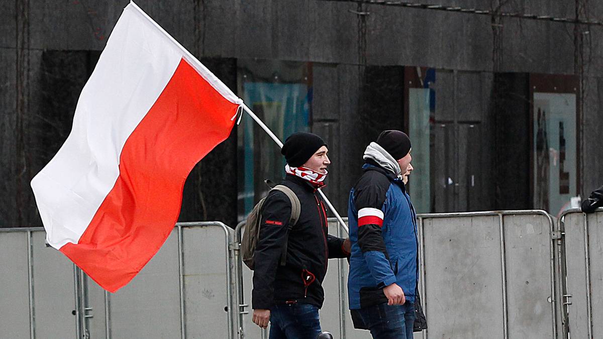 Zaskakujący apel do prezydenta. Chodzi o kolor polskiej flagi