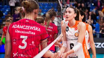 Siatkarki Eczacibasi Dynavit Stambuł i DevelopRes Rzesz&oacute;w witają się po meczu Ligi Mistrzyń.