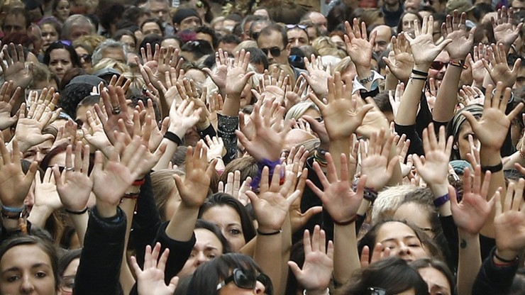 Hiszpanie wyszli na ulice. Z powodu łagodnych kar dla gwałcicieli 18-latki