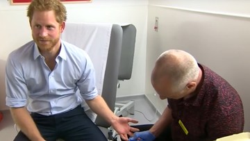 Książę Harry zrobił sobie test na HIV. Badanie transmitował na Facebooku