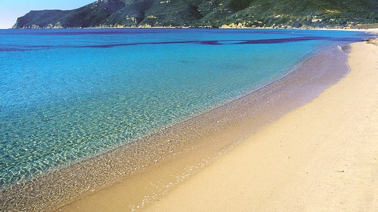 "Złodzieje mimo woli". Średnio każdy plażowicz we Włoszech wynosi 93 gramy piasku po dniu nad morzem