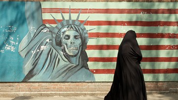 "To naruszenie porozumienia atomowego". Iran krytykuje Amerykanów za przedłużenie sankcji