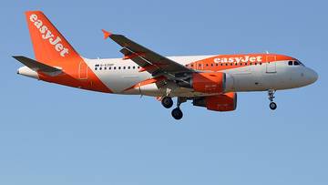 "Martwa babcia na pokładzie". Wprowadzili ją do samolotu, bo myśleli, iż śpi