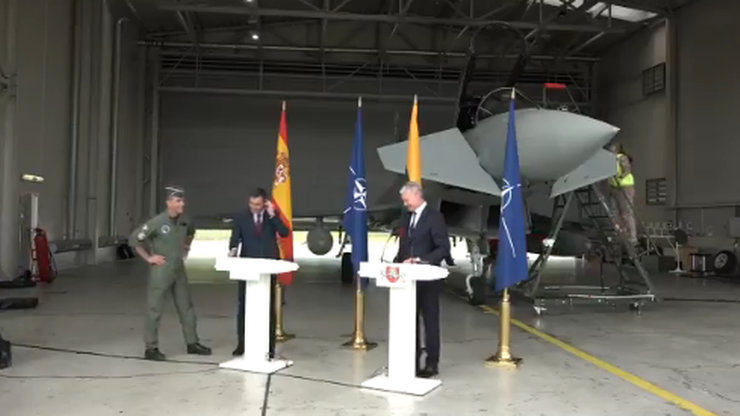 Konferencja prezydenta Litwy i premiera Hiszpanii przerwana. Powodem rosyjski samolot