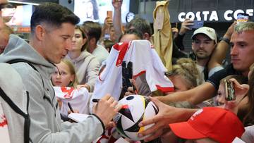 Polscy piłkarze już wrócili do kraju! Gorące przywitanie na lotnisku