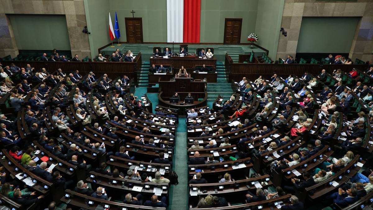 "Między wierszami był komunikat". Politolog o rekonstrukcji rządu