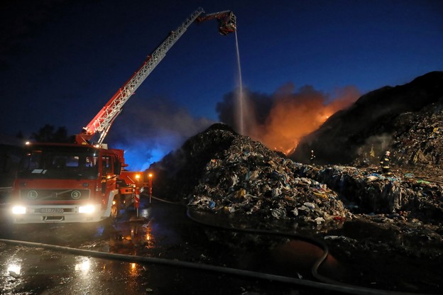 Pożar składowiska odpadów w Studziankach (woj. podlaskie)