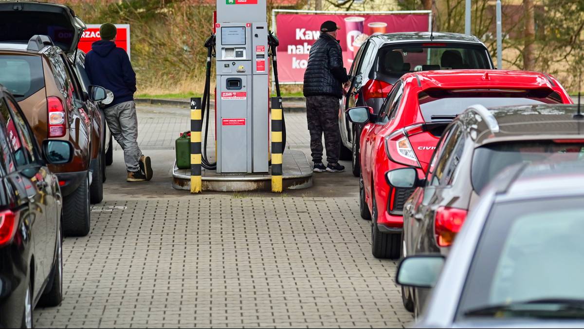 Turystyka paliwowa kwitnie. Nie ustają przygraniczne kolejki kierowców z Niemiec