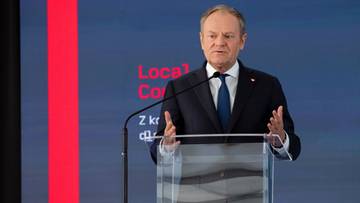 Donald Tusk przemawia za m&oacute;wnicą.