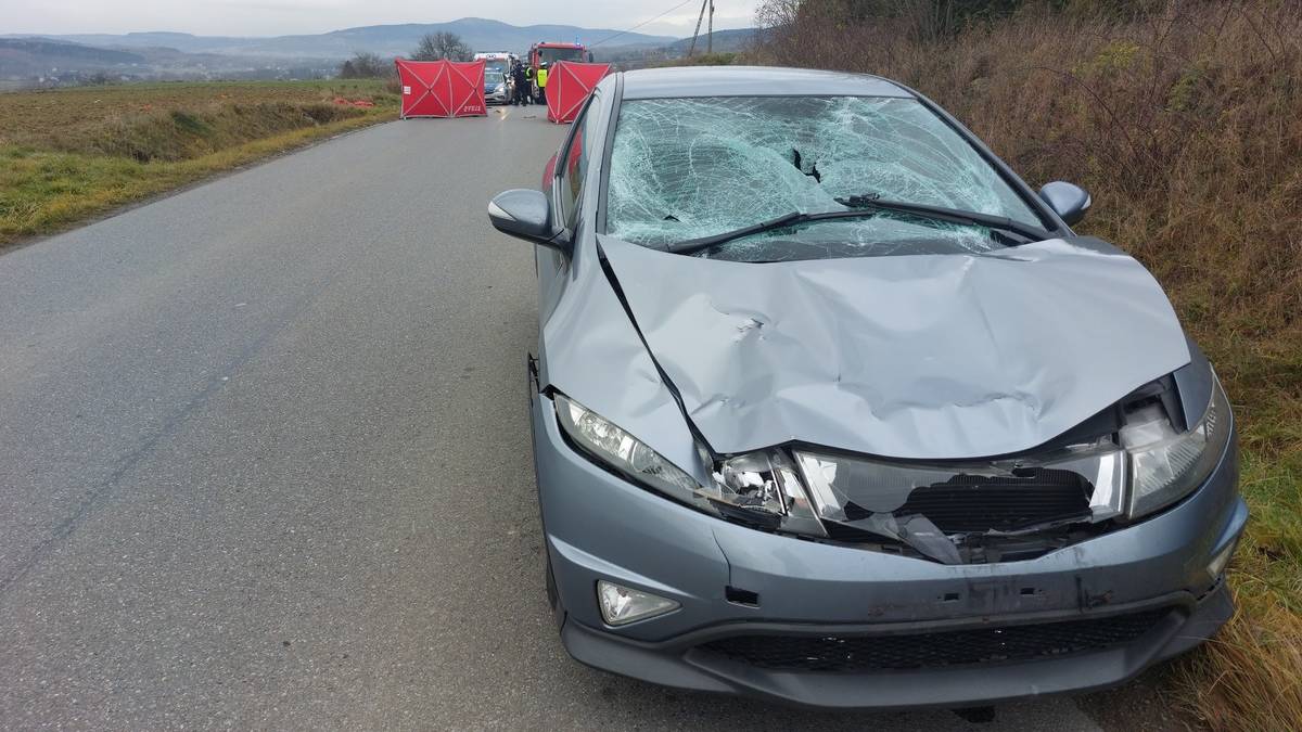 Kobiety szły poboczem, wjechało w nie auto. Tragedia na Podkarpaciu