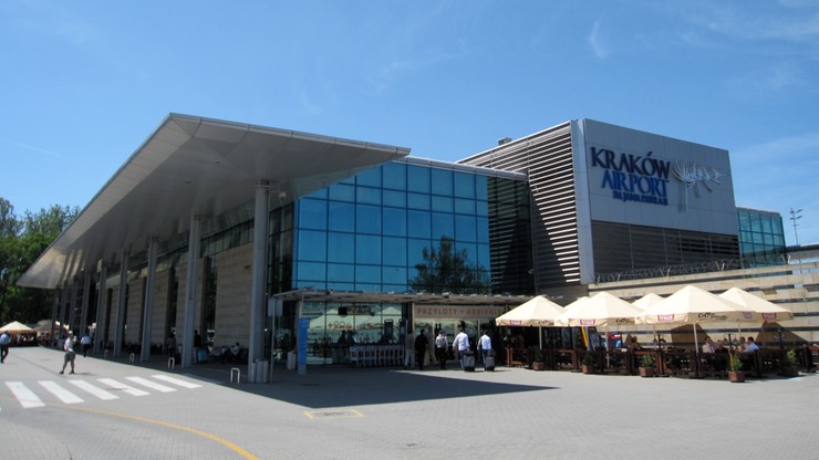"Nie chcemy więcej huku". Mieszkańcy sprzeciwiają się budowie nowego pasa startowego na lotnisku w Krakowie
