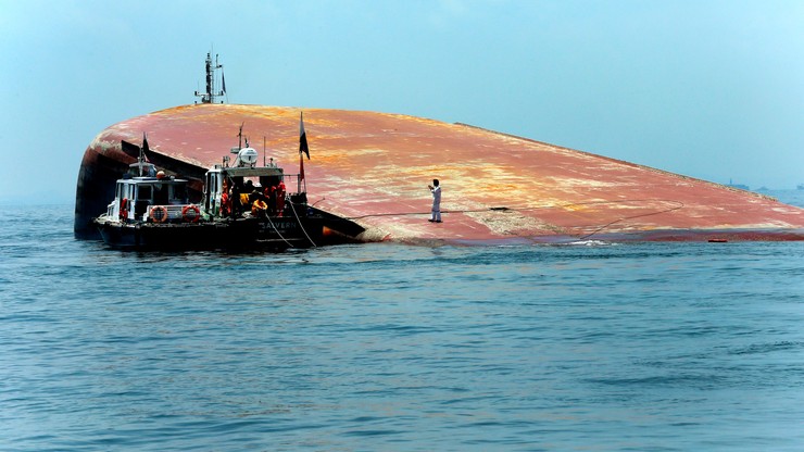 Zderzenie tankowca z pogłębiarką u wybrzeży Singapuru. Prawdopodobnie 5 zabitych