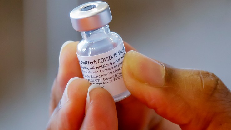 USA. Władze w pełni zatwierdziły szczepionkę Pfizera przeciwko COVID-19