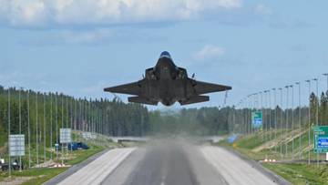 NATO ćwiczy na wypadek wojny. F-35 lądowały na autostradzie