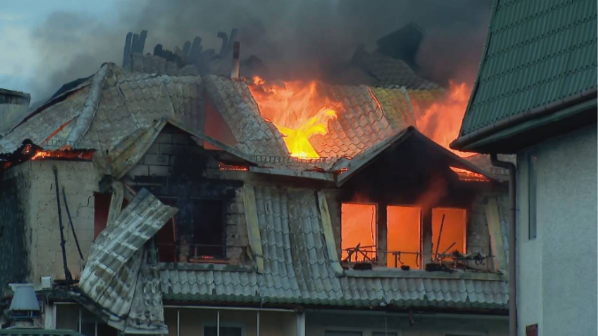 Ogromny pożar bloków w Ząbkach. Pilny apel strażaków do mieszkańców