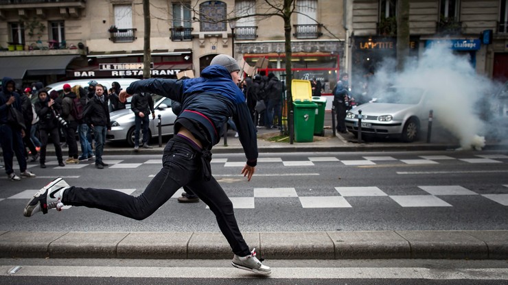Demonstracje studentów przeciw nowelizacji prawa pracy we Francji