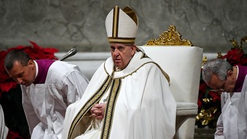 Papież na pasterce o dzieciach "pożeranych przez wojny"