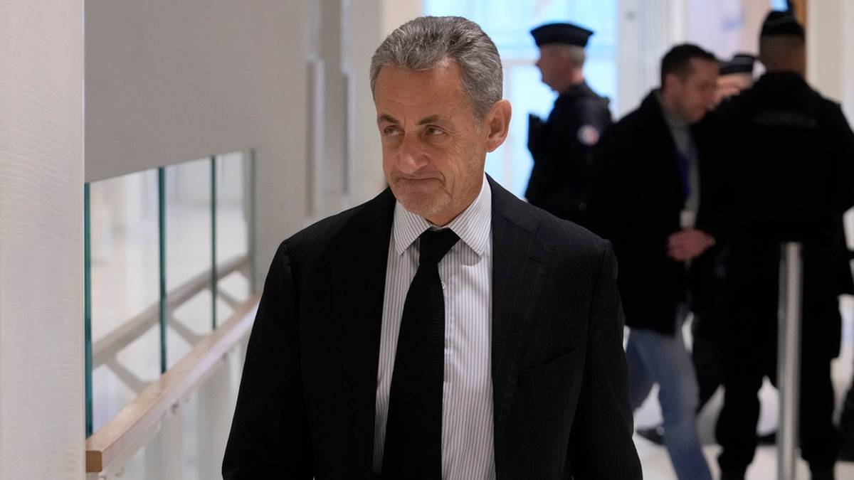 Były prezydent Francji bez najwyższego odznaczenia. To drugi taki przypadek w historii