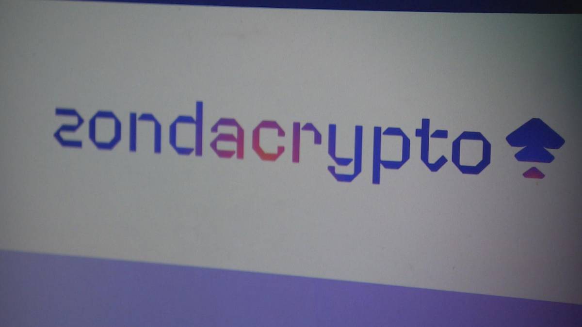 Logo marki Zondacrypto z niebiesko-czerwonym napisem i symbolem na jasnym tle.