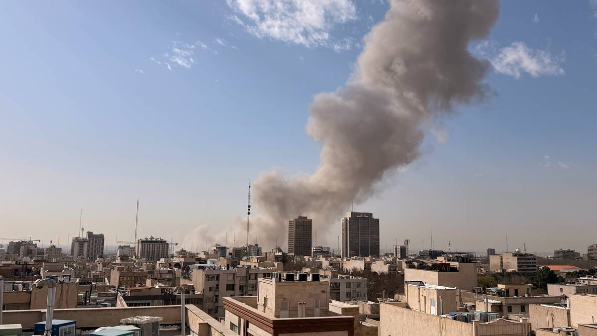 Izrael zaatakował Iran. Eksplozje w Teheranie, gęste słupy dymu nad stolicą