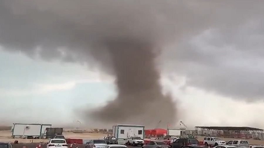 Niezwykle rzadkie tornada nawiedziły Katar. Fot. Twitter.