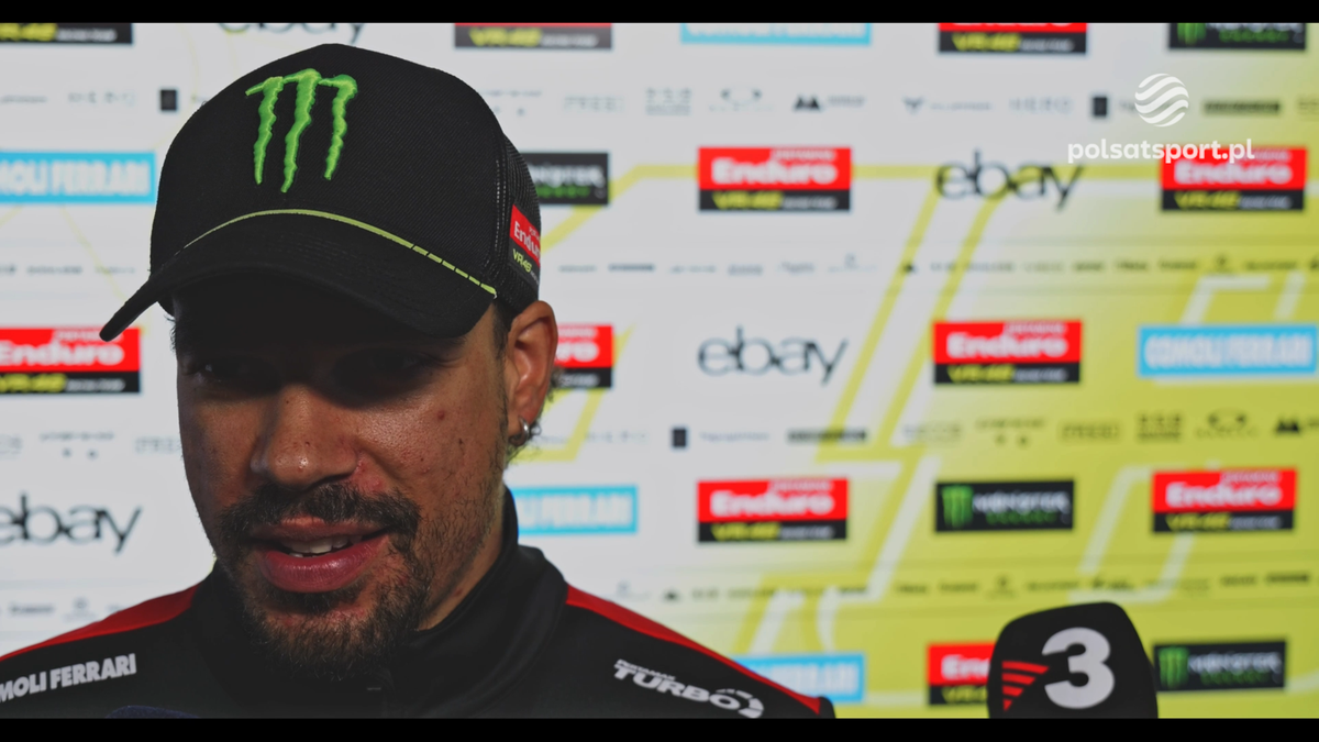 Franco Morbidelli, motocyklista, w czapce z logo Monster Energy, na tle napisów "Enduro", "ebay" i "polsatsport.pl".