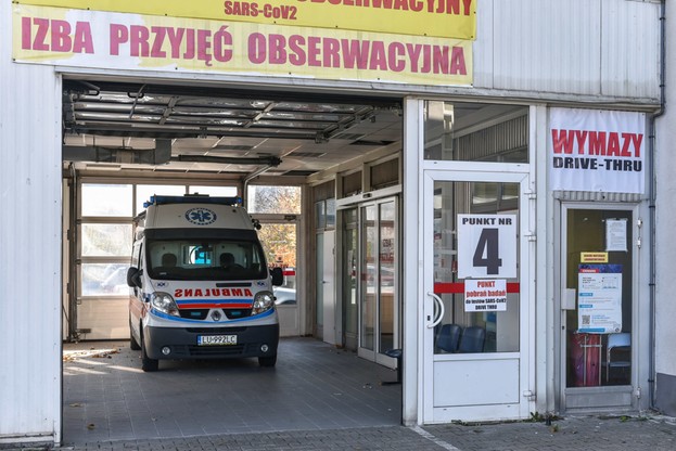 Łódź. Chorzy na COVID-19 pacjenci z Rumunii są leczeni w szpitalu im. Biegańskiego